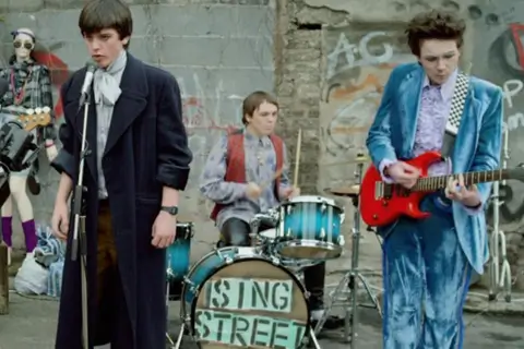 20 легких фільмів, які допоможуть розслабитися та відпочити