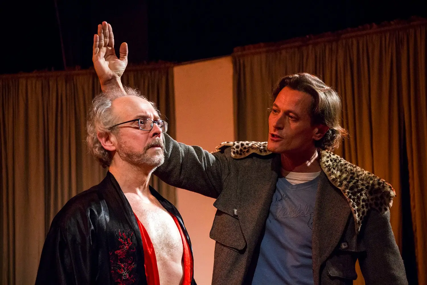 Він, вона, вікно, покійник Львів