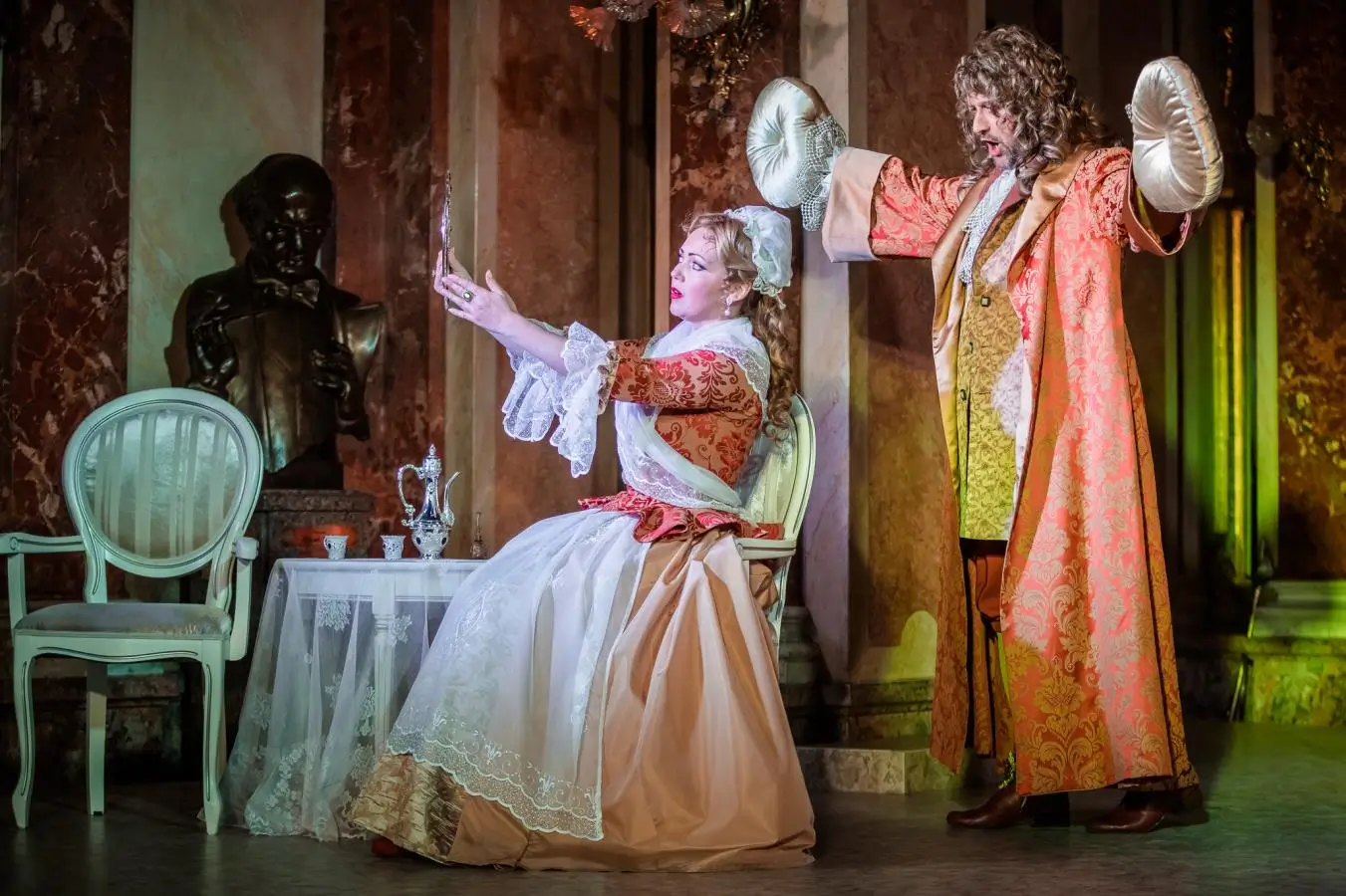 Служанка-дама Львов