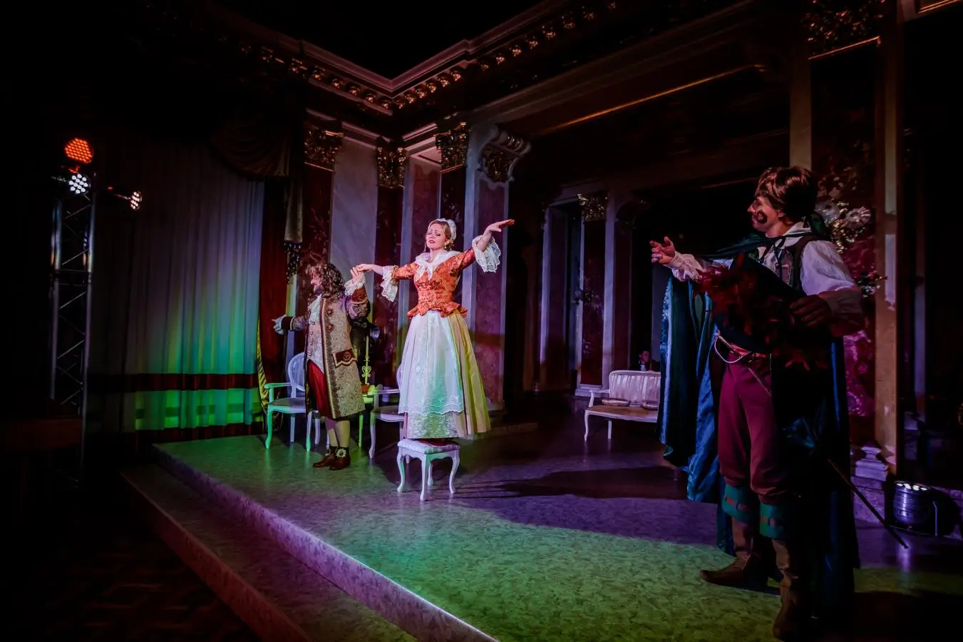 Служанка-дама Львов