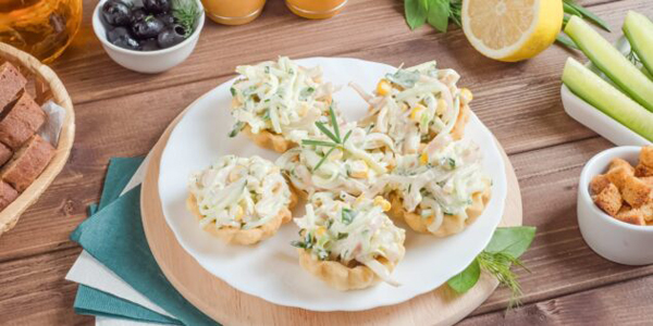 Рецепты на Новый год — 2026: тарталетки с кальмарами и огурцами