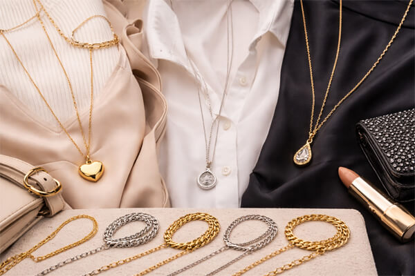 Кулони та підвіски