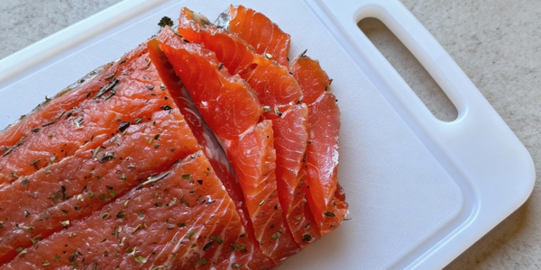 Как засолить форель с коричневым сахаром и чаем лапсанг сушонг