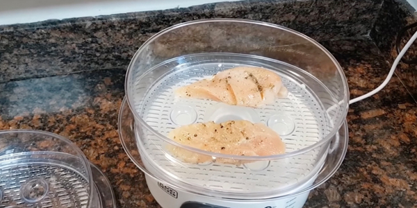 Как и сколько варить куриную грудку в пароварке