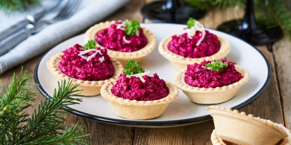 Рецепты на Новый год — 2026: тарталетки со свёклой и сыром
