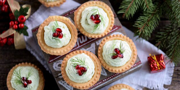 Рецепты на Новый год — 2026: тарталетки с пастой из авокадо и творога