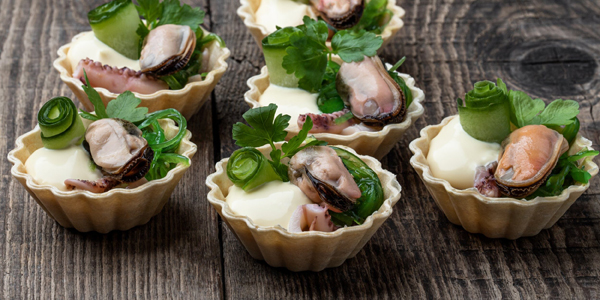 Рецепты на Новый год — 2026: тарталетки с мидиями и кальмарами