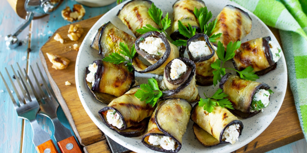 Рулетики из баклажанов со сливочным сыром и грецкими орехами