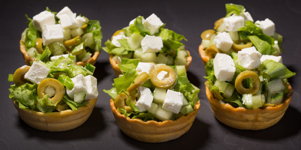 Рецепты на Новый год — 2026: тарталетки с сыром и оливками