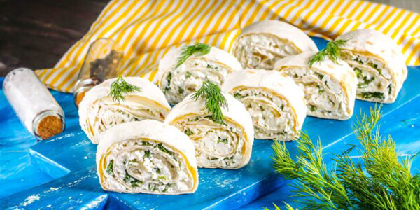 Рулет из лаваша с творогом и зеленью