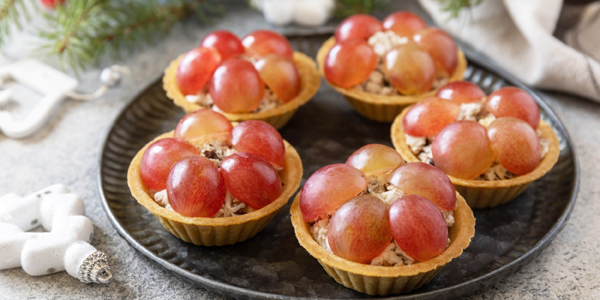 Рецепты на Новый год — 2026: Тарталетки с курицей и виноградом