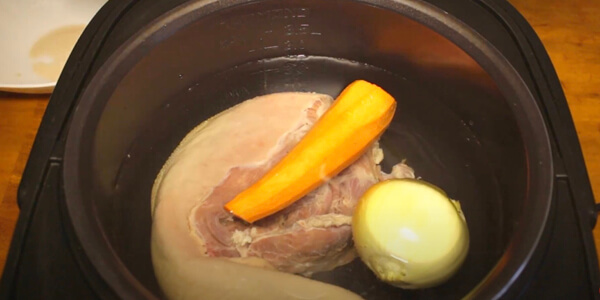 Як і скільки варити яловичий язик у мультиварці