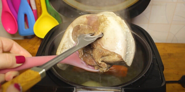 Як і скільки варити яловичий язик у мультиварці