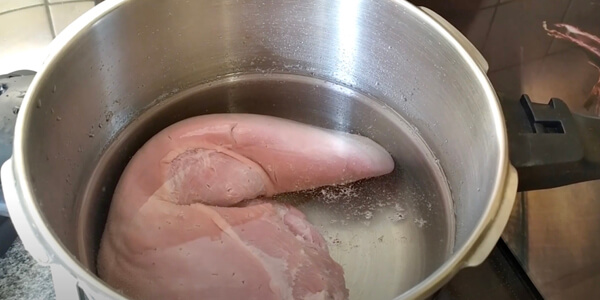 Як і скільки варити яловичий язик у скороварці