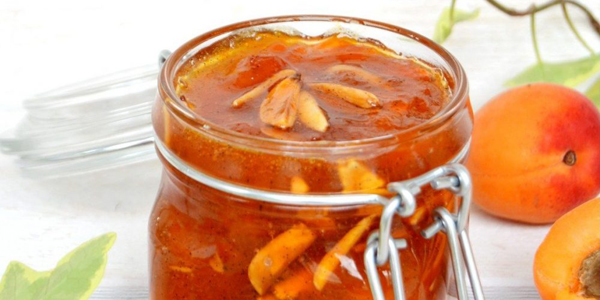 Рецепт абрикосового варення з мигдалем