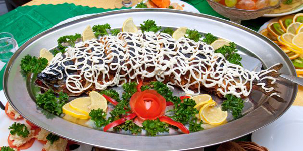 Як приготувати горбушу в духовці з морквою та рисом: простий рецепт