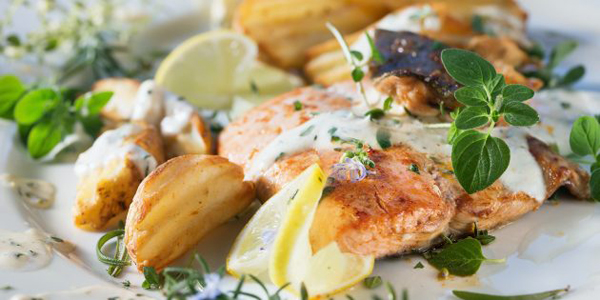 Як приготувати горбушу в духовці з картоплею