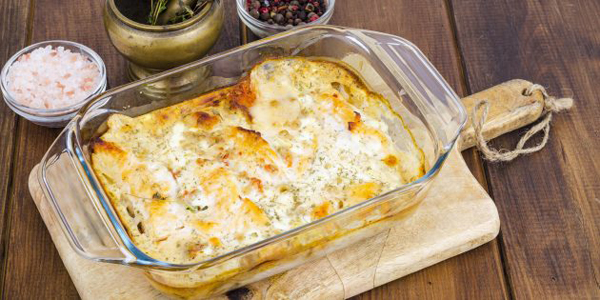 Горбуша, запечена в духовці під сметанним соусом