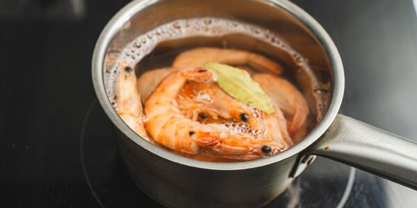 Как и сколько варить замороженные неочищенные креветки
