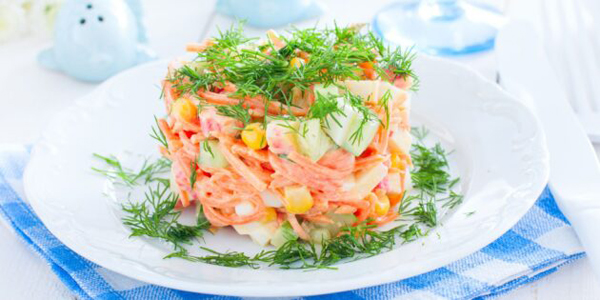 Салат із корейською морквою, крабовими паличками та кукурудзою