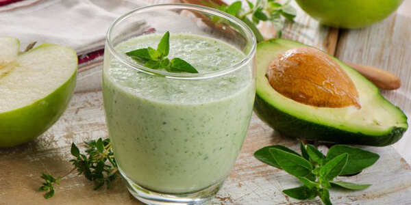 Смузи с яблоком, огурцом, авокадо и мятой: рецепт