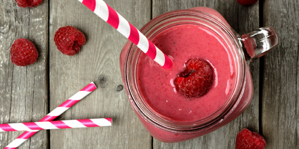 Смузи с персиком, бананом и малиной: рецепт