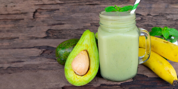Смузи с авокадо, бананом и сгущёнкой: рецепт