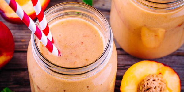 Смузи с апельсином, морковью, йогуртом и персиком: рецепт