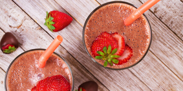 Шоколадный смузи с клубникой: рецепт