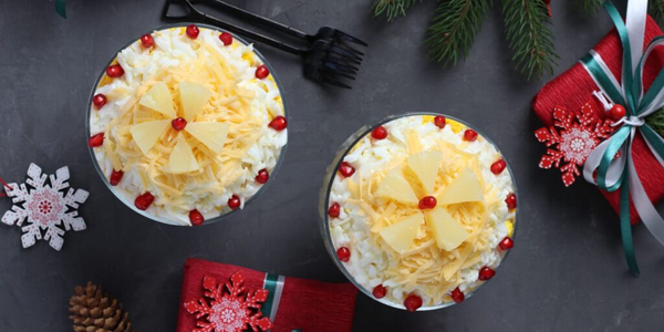 Рецепты лучших новогодних салатов на Новый год — 2026: салат с курицей, гранатом и ананасом