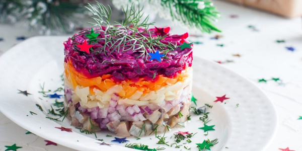 Лучшие салаты на Новый год — 2026: классическая селёдка под шубой