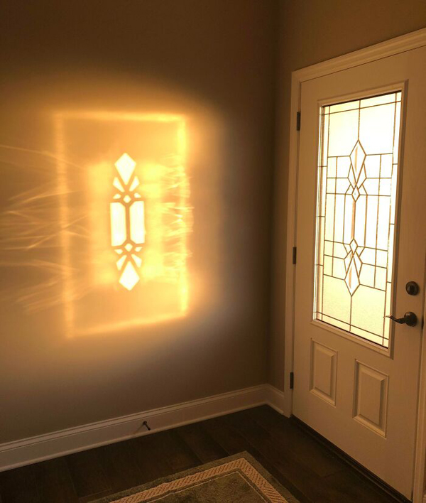 Вітражні шибки інколи відкривають портали