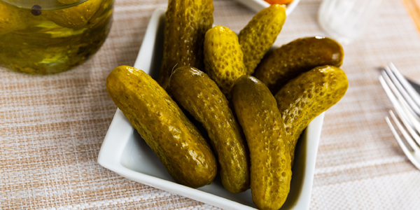 Маринованные огурцы с репчатым луком на зиму