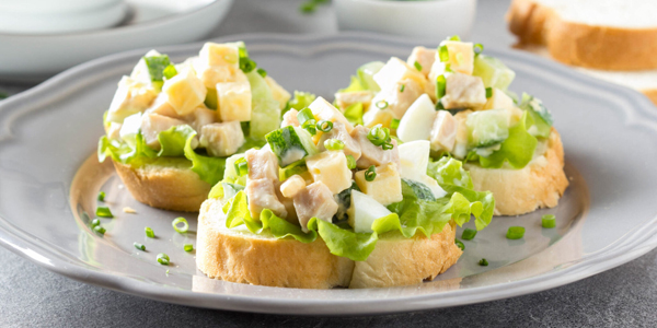 Бутерброды на Новый год с кальмарами и сыром