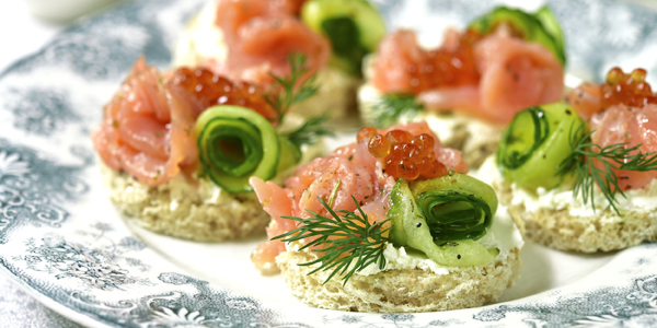 Бутерброды с красной рыбой и икрой