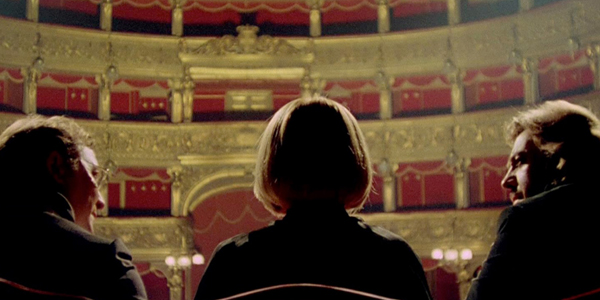 Кадр из фильма «Кроваво-красное»