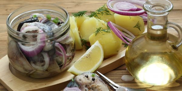 Как засолить скумбрию с уксусом и подсолнечным маслом