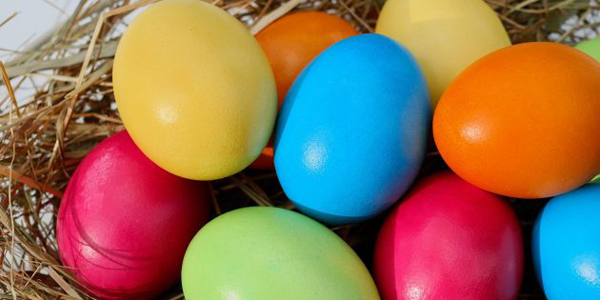 Как покрасить яйца магазинными растворимыми красителями