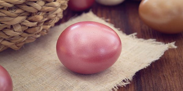 Как покрасить яйца магазинными перламутровыми красителями