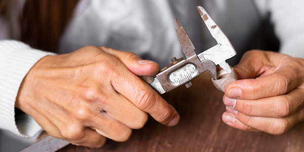 Как узнать размер кольца с помощью штангенциркуля