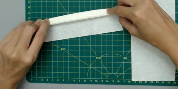 Вырежьте детали и сложите одну гармошкой