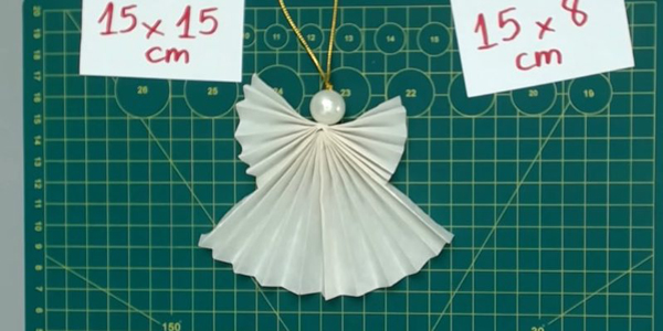 Добавьте бусину и расправьте бумагу