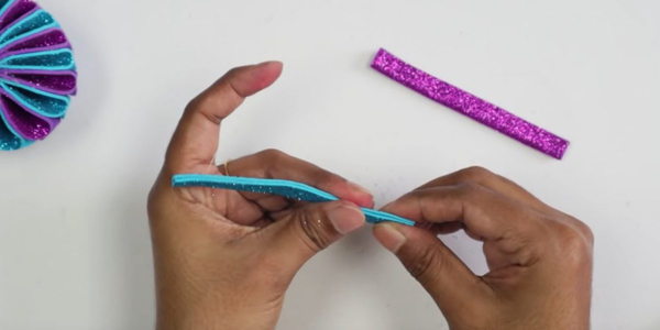 Игрушки на ёлку своими руками: скрутите полоски