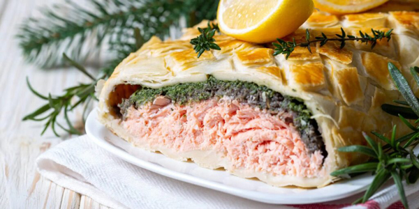 Рецепты: горячие блюда на праздничный стол на Новый год — 2026. Лосось «Веллингтон»