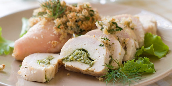 Куриные рулетики с соусом песто