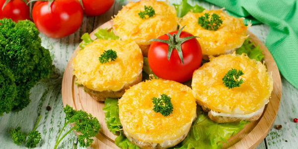 Рецепты: горячие блюда на Новый год — 2026. Куриные отбивные с ананасом