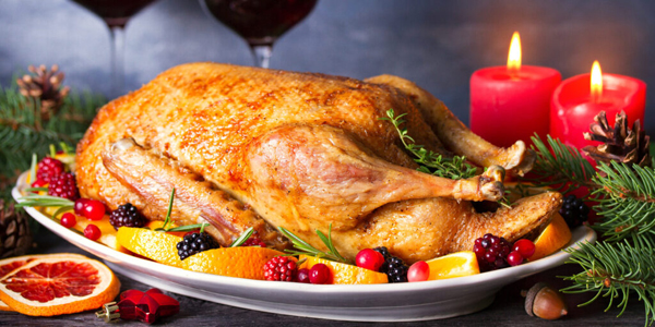 Рецепты: горячие блюда на Новый год — 2026. Фаршированный гусь с изюмом и яблоками