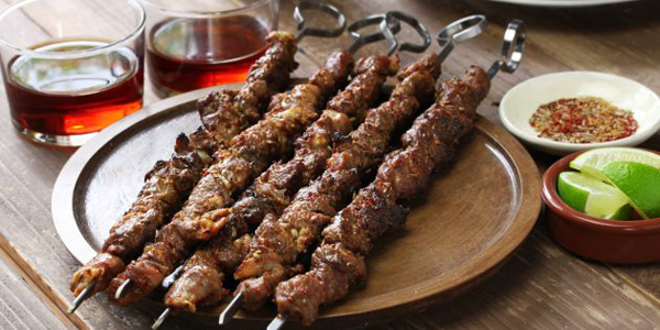 Шашлик із баранини: м’ясо у винному маринаді буде м’яким і ніжним